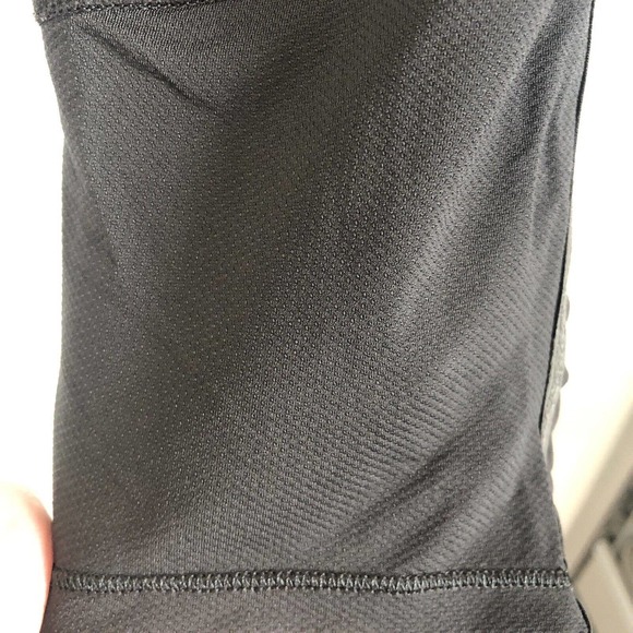 Lululemon Women's Cropped Black Leggings Waist and Back Zip Pockets Size 6 - Picture 7 of 12